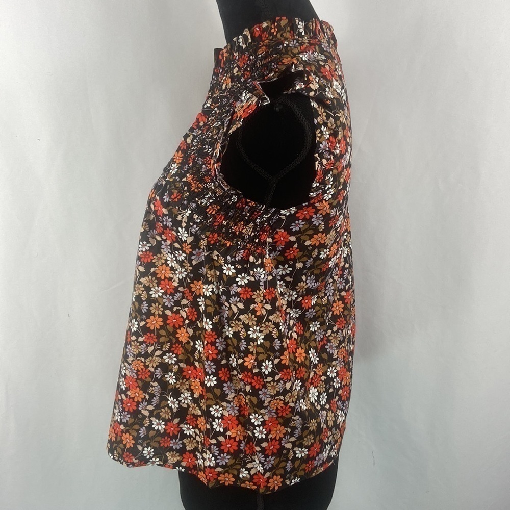 Moodie Marie Floral Blouse with Cap Sleeves and Key Hole Cut Out - Picture 4 of 9